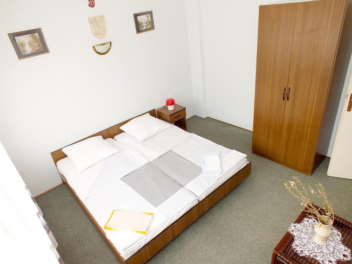 Biba Rooms 카를로바츠 외부 사진